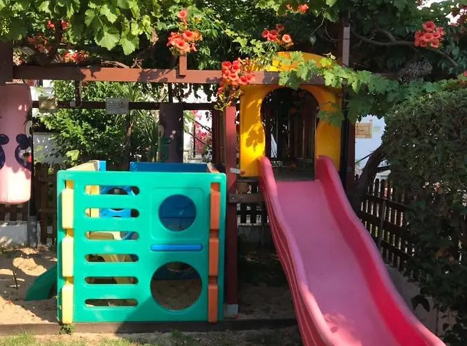 Oasis Apartahotel 4*